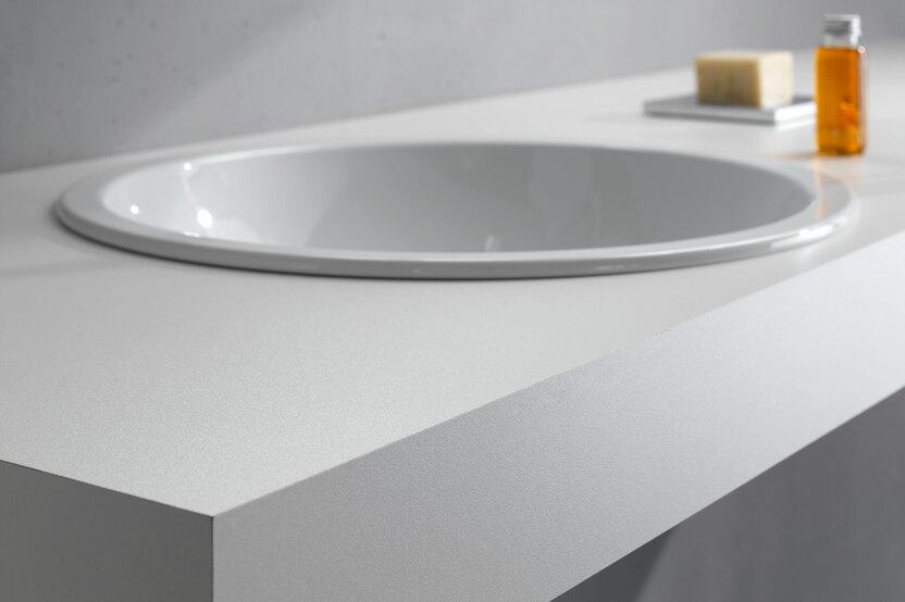 Waschtischaufsatz mit eingelassenem Waschbecken Weißer Waschtischaufsatz mit eingelassenem runden Waschbecken