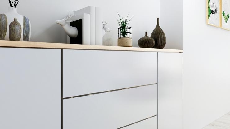 Graue Kommode im Hausflur